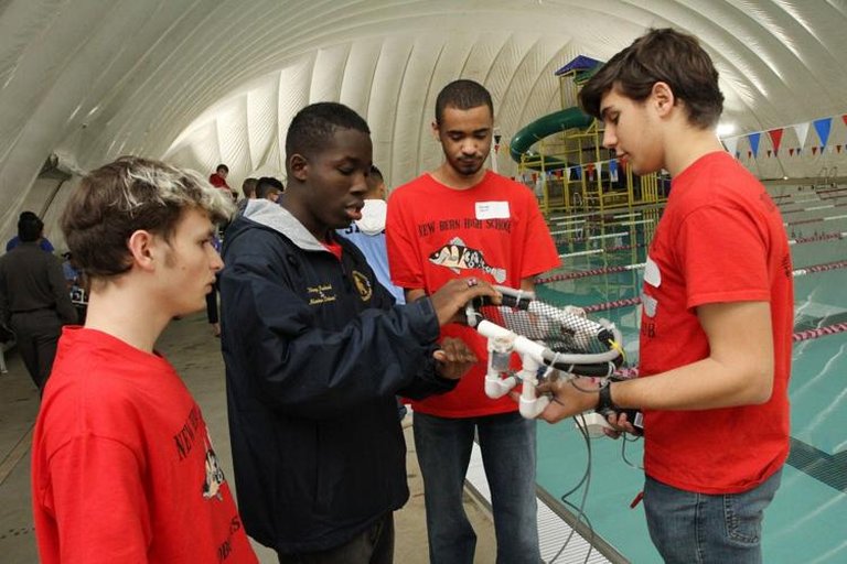 Berner Schüler gewinnen Robotik-Wettbewerb